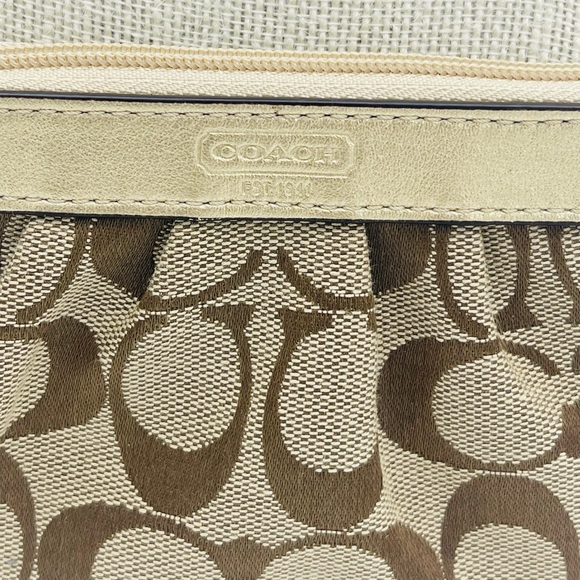 COACH SIGNATURE COLLECTION JACQUARD WRISTLET WITH LOGO CHARM  IN KHALI & BRONZE - Picture 5 of 15